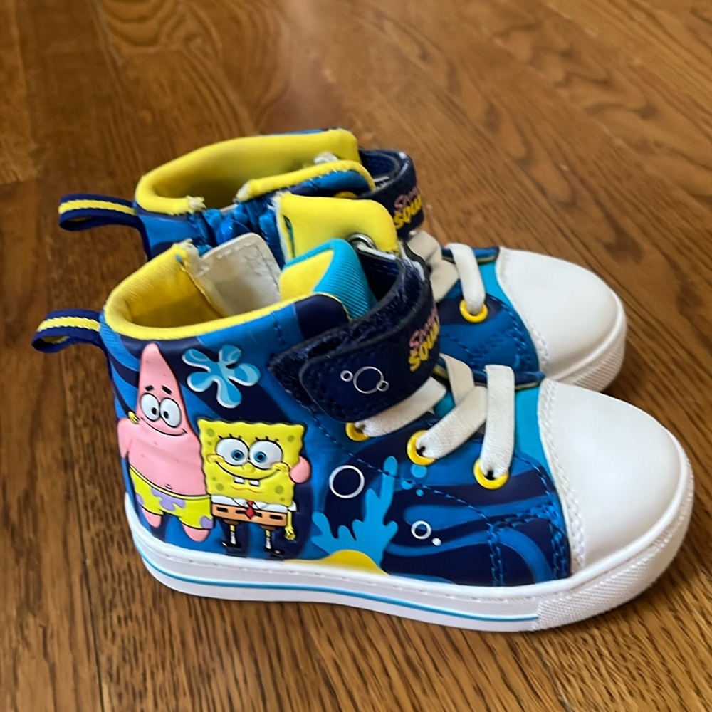 SpongeBob SquarePants high top Velcro and lace up shoe size 7